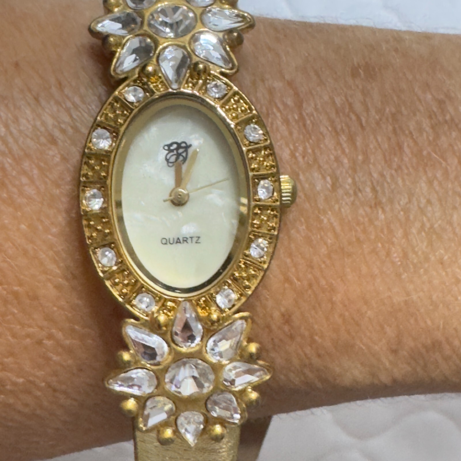 ELIZABETH TAYLOR WHITE DIAMONDS Floral Rhinestone Gold Anniversary Watch in Box