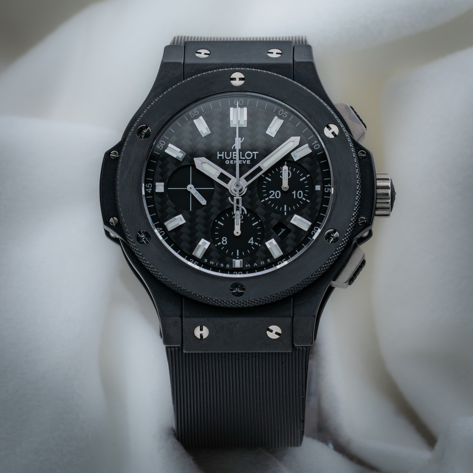 Hublot Big Bang 44mm Carbon dial Ceramic Casing *Box & Papers* Excellent