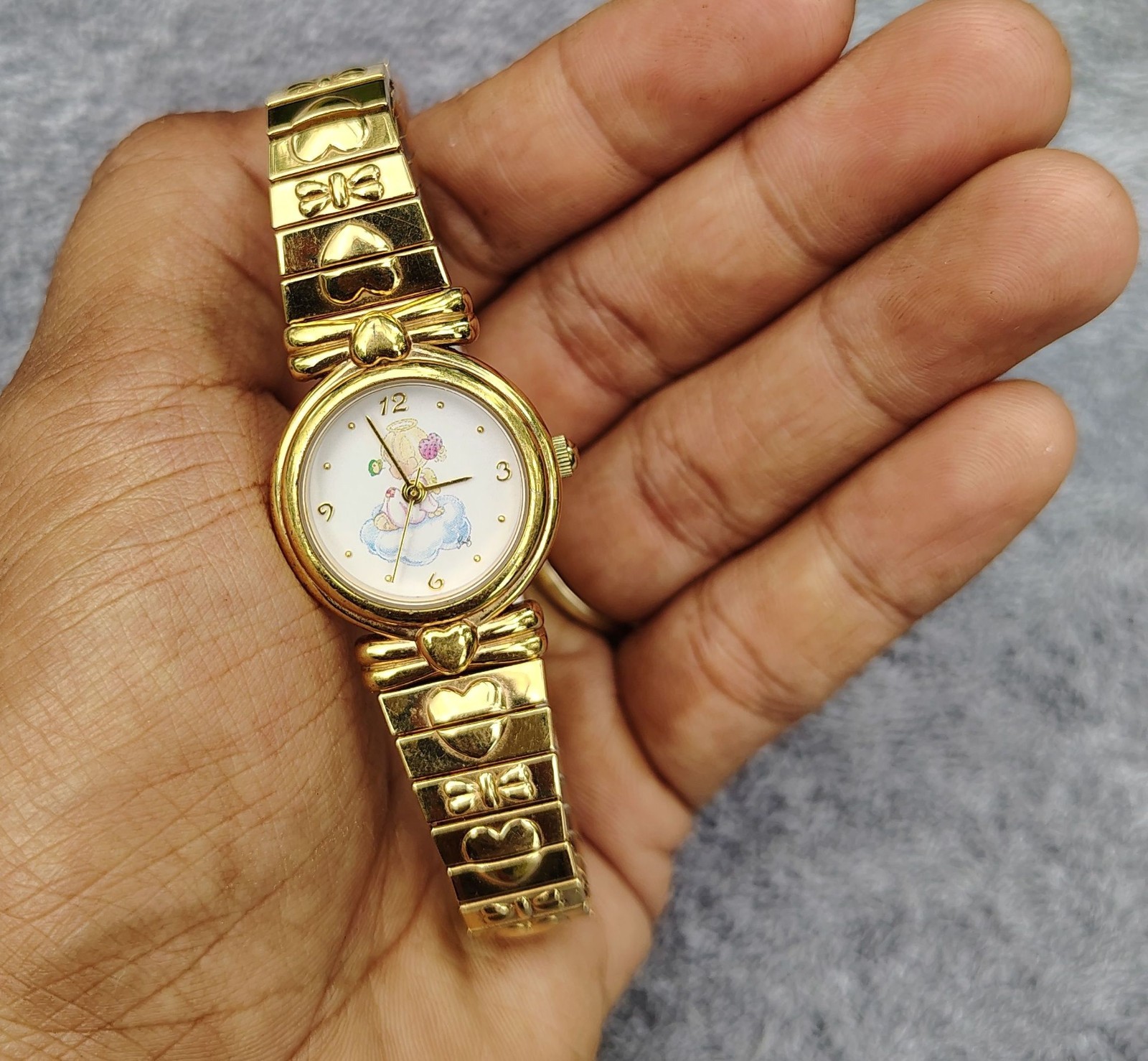 Precious Moments 2001 Gold Stretch Band Watch Valdawn 0266 Fluttering to Say Hi
