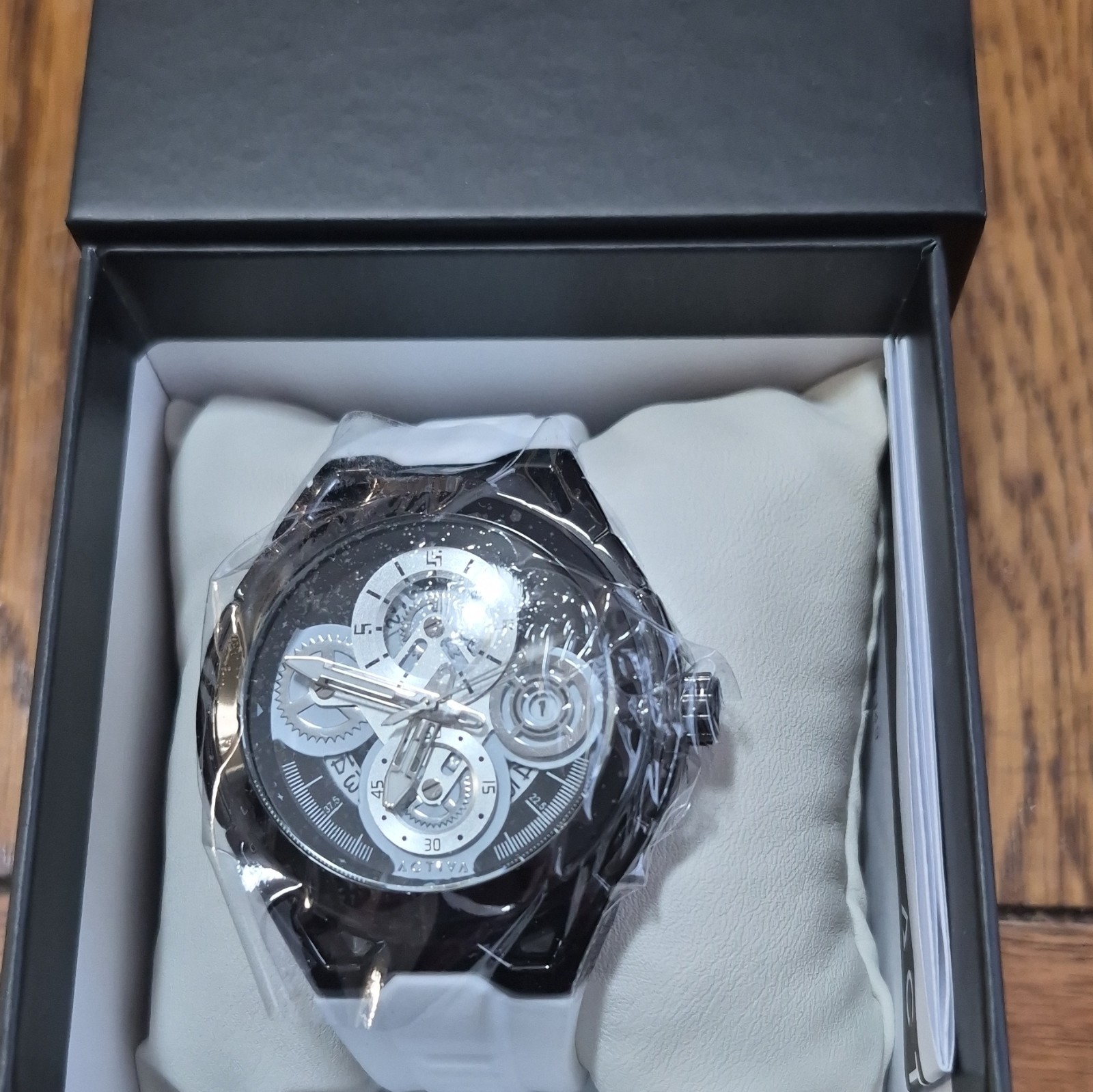 Activa ACW9349-002 Quartz Analog Sport Watch White Silicone Strap w/ Box