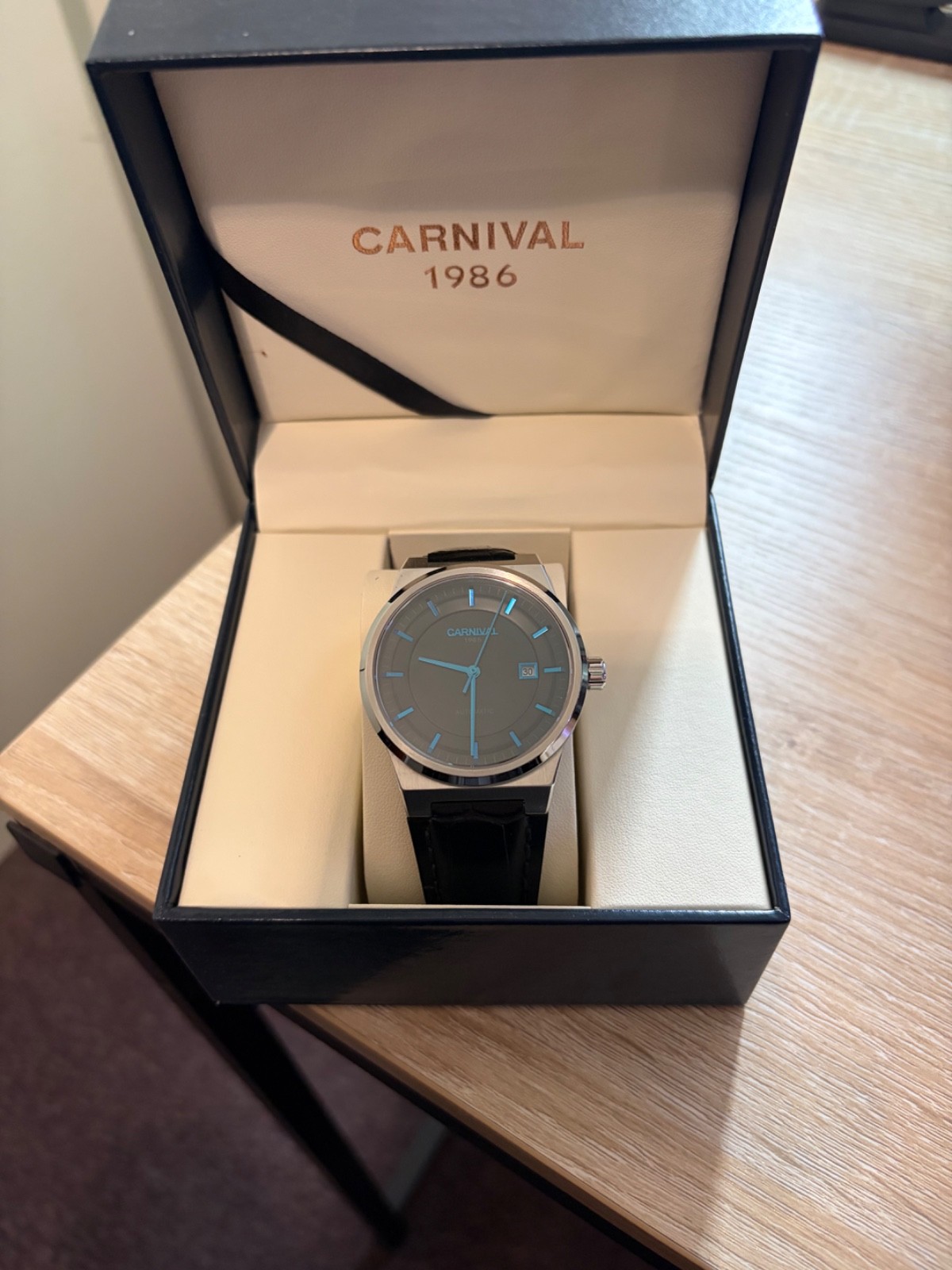 Carnival Watch 8092G