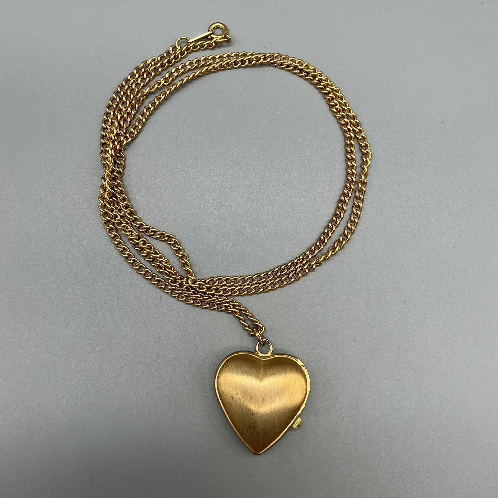 Heart Locket Pendant Necklace Watch Women 18mm Gold Dial Gold Tone New Battery