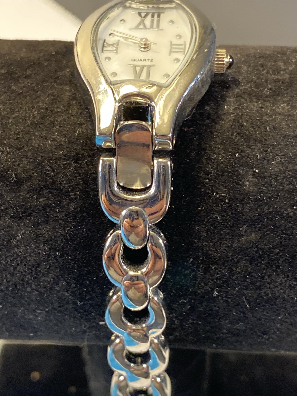 Silver tone roman Numeral Lady’s watch/wristwatch New Battery