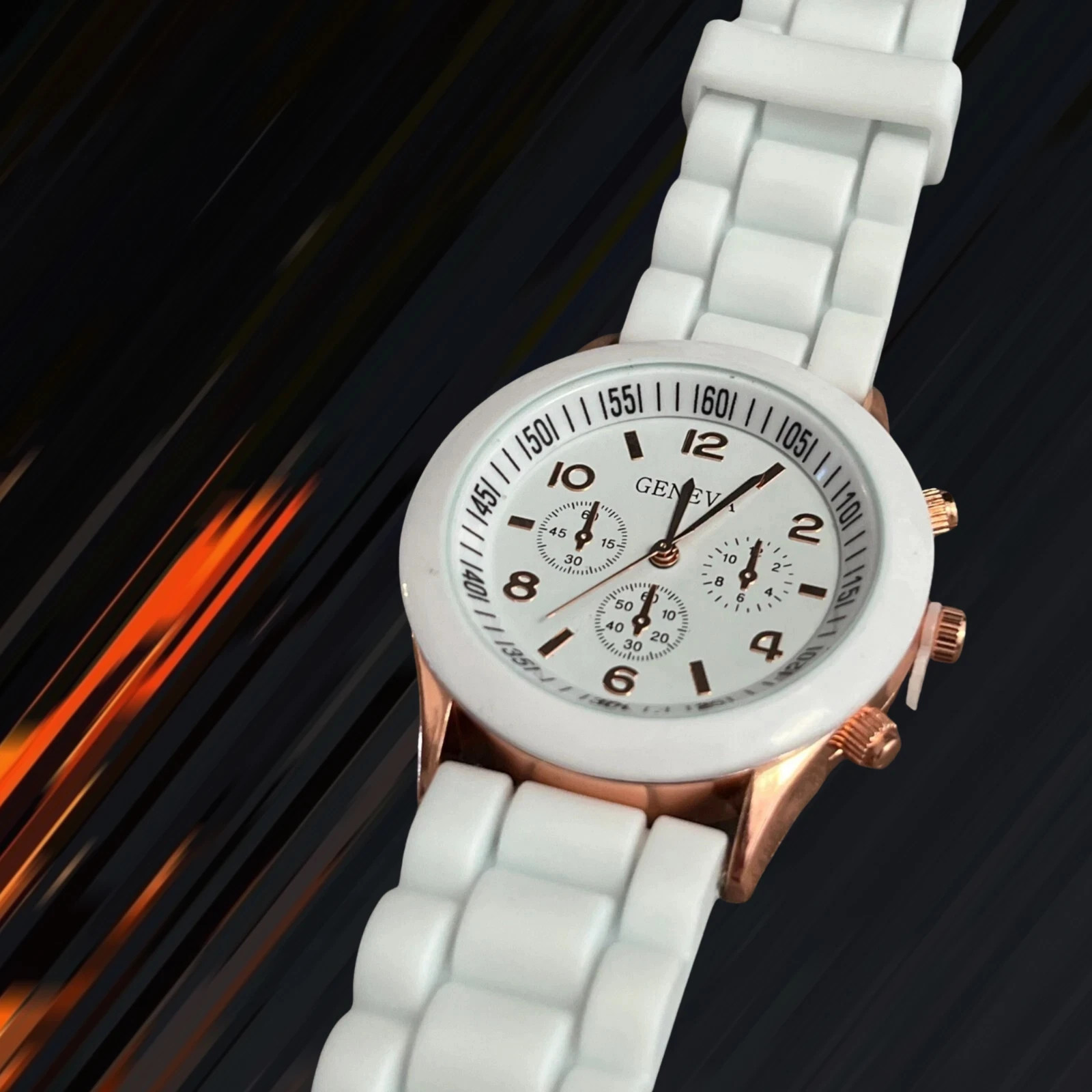 New and stylish white silicone watch for men and women with quartz movement
