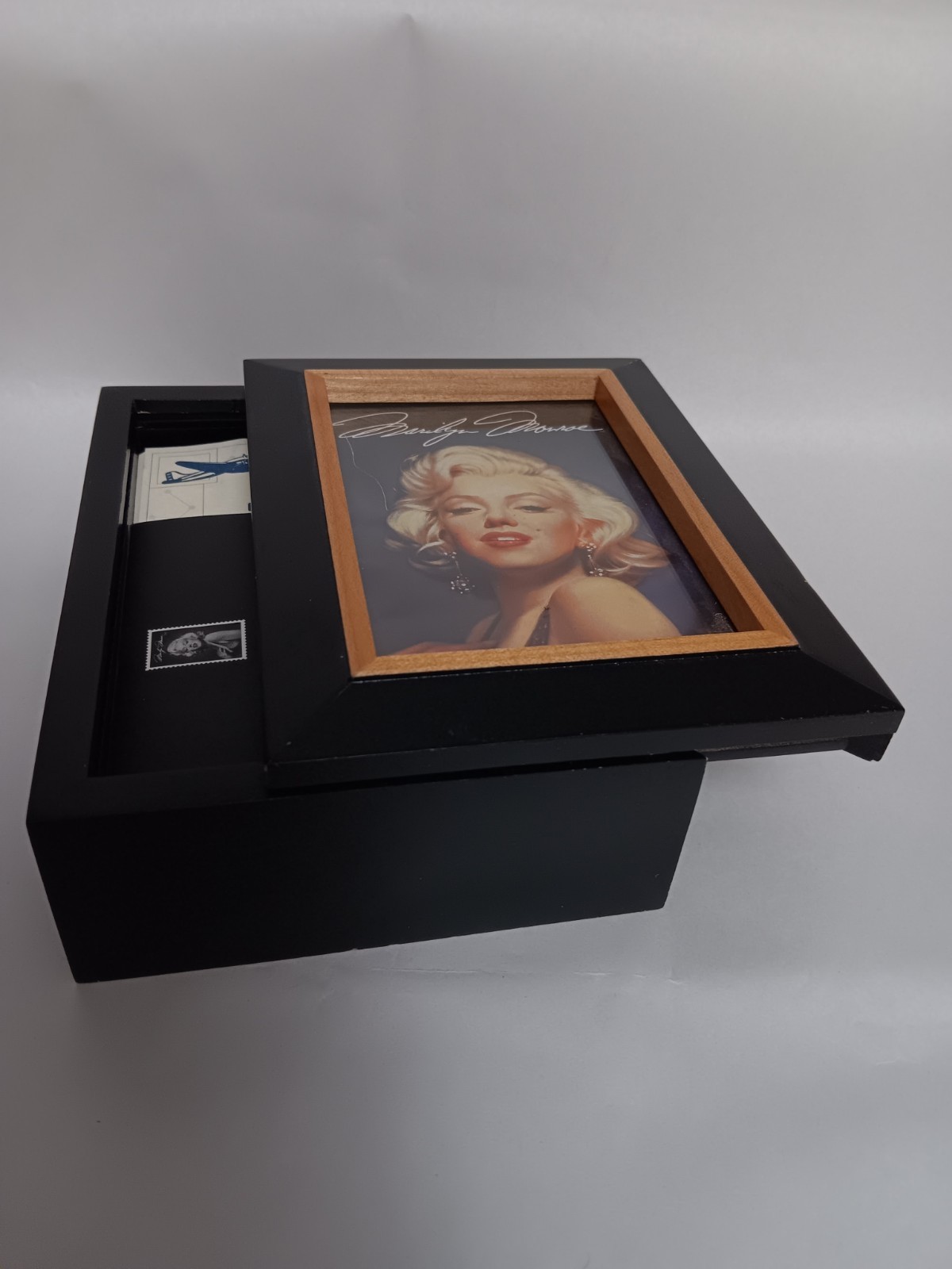 Limted Edition Marilyn Monroe Fossil Watch Postage Stamp Design 2,305/20,000