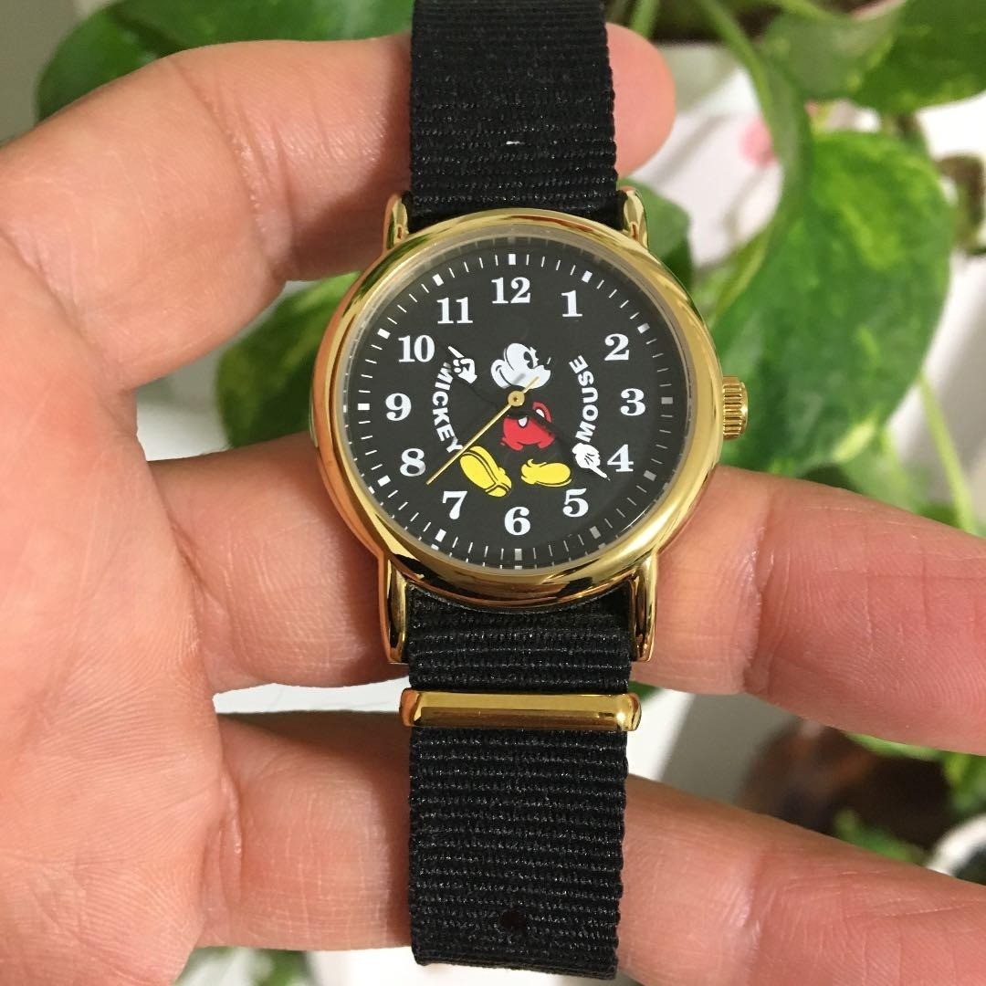 Disney Mickey Mouse Pointing Hands WristWatch Black 30mm W/Box USED[Excellent]