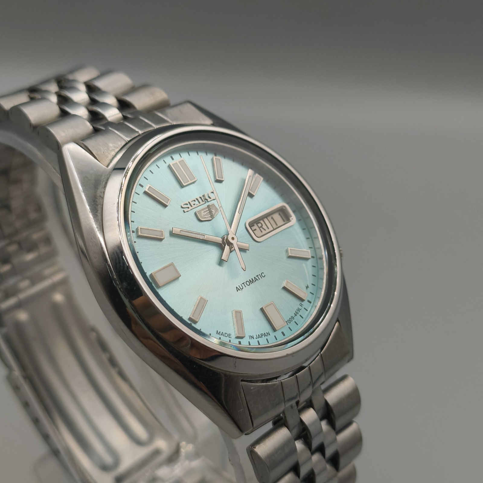 Vintage Seiko 5 Automatic 7009 Men’s Watch Ice Blue Dial 36 mm Day Date Japan