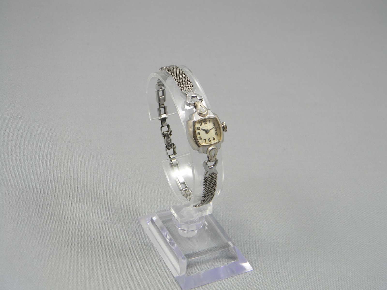 Vintage Caravelle by Bulova Watch Women 16mm 7 Jewel Manual Wind Clasp Band 6.5″