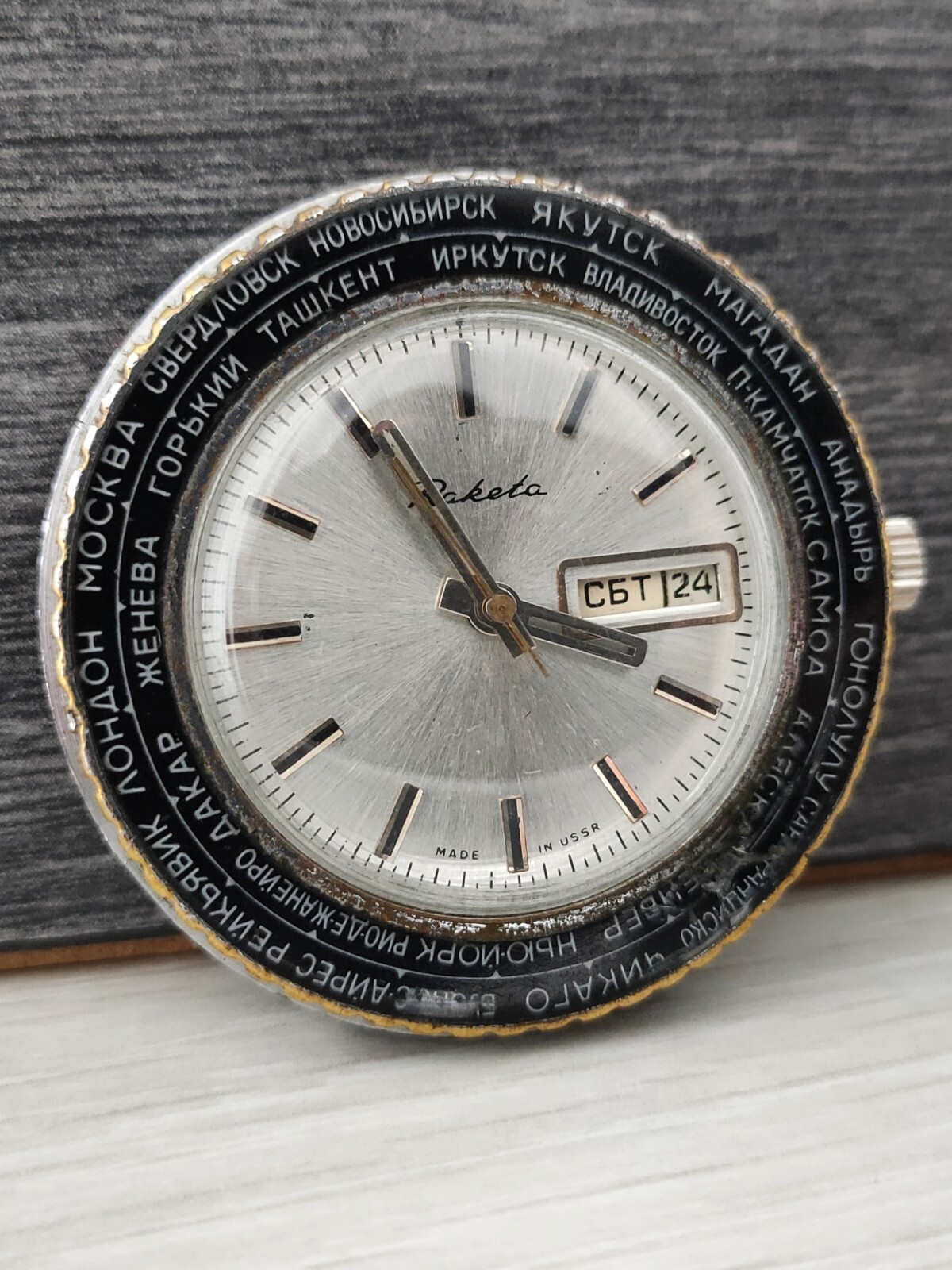 RARE Raketa Vintage Soviet Watch CITIES World Time 2628.H DAY/DATE USSR