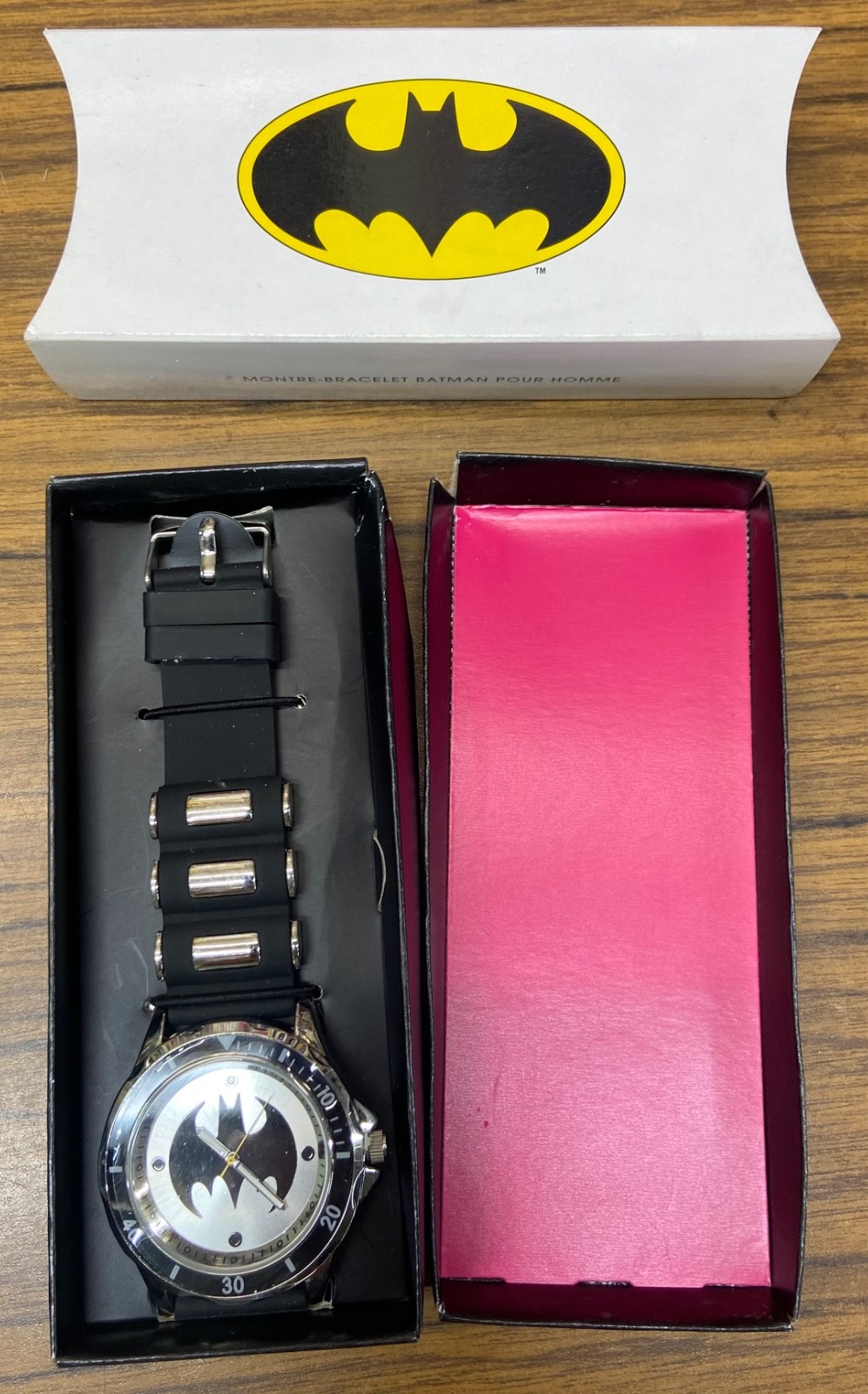 2014 AVON BATMAN WATCH SILVER TONE DIAL BLACK BAND DC COMICS-Never Used with Box
