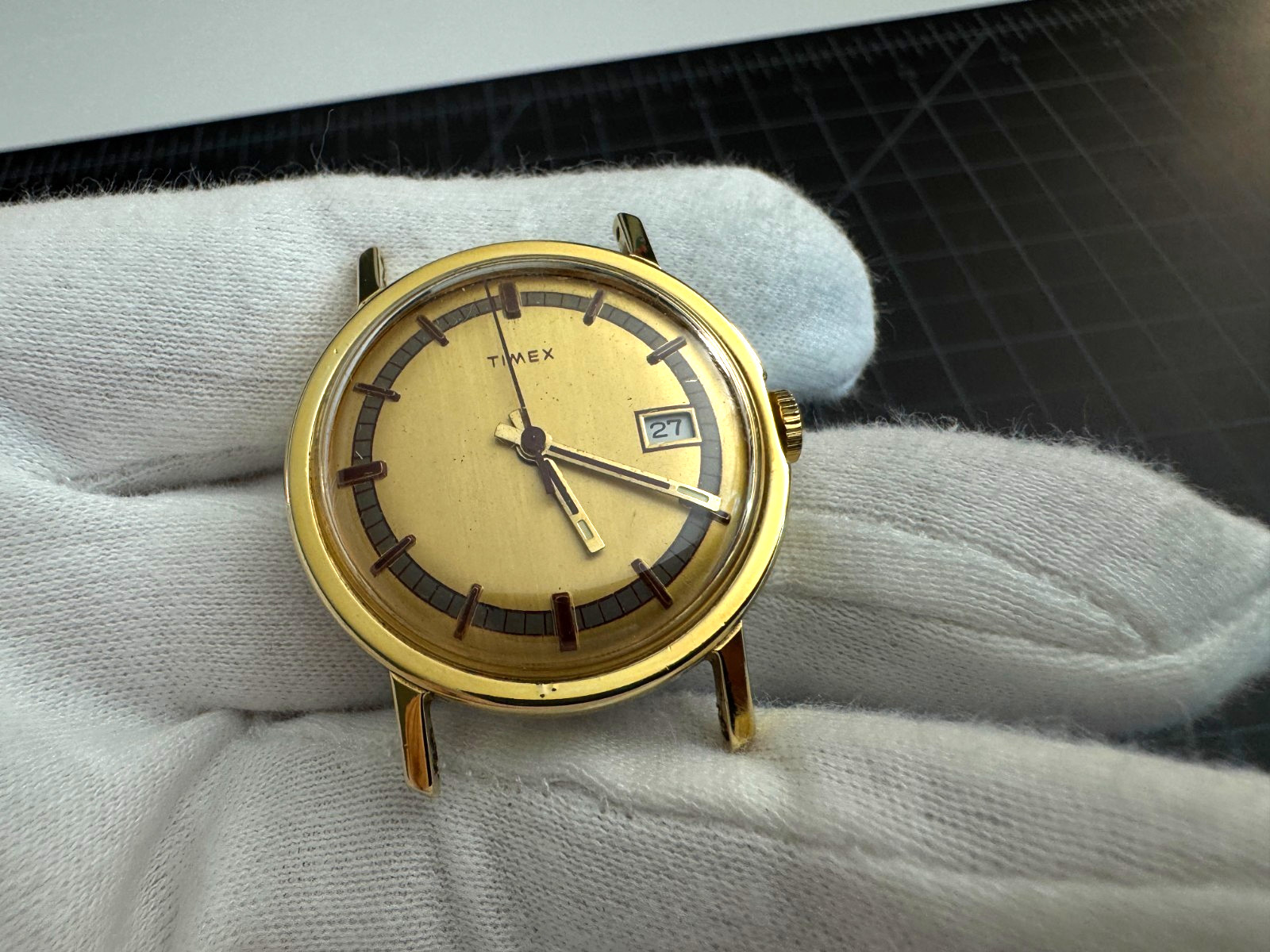Vintage Timex Mercury Roulette Wheel Gold Red Dial Date Watch Runs 33mm