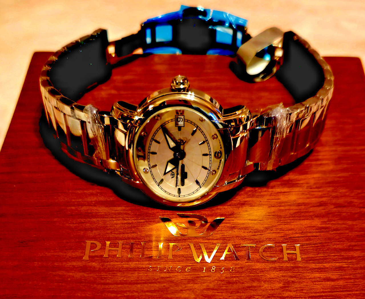 PHILIP DIAMOND & SAPPHIRE SWISS MADE LADIES TIMEPIECE VERY RARE / ON SALE NOW!