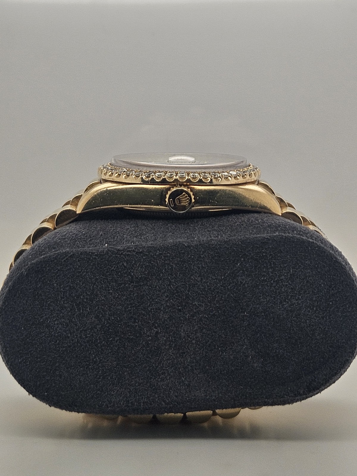 Rolex Day-Date 36mm 18k Yellow Gold President White MOP Diamond Dial Bezel 18238