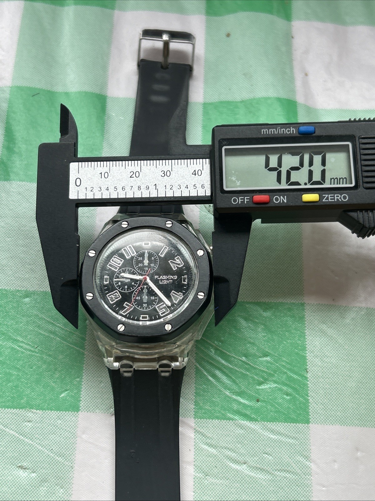 Flashing Light Black And Clear Quartz Watch