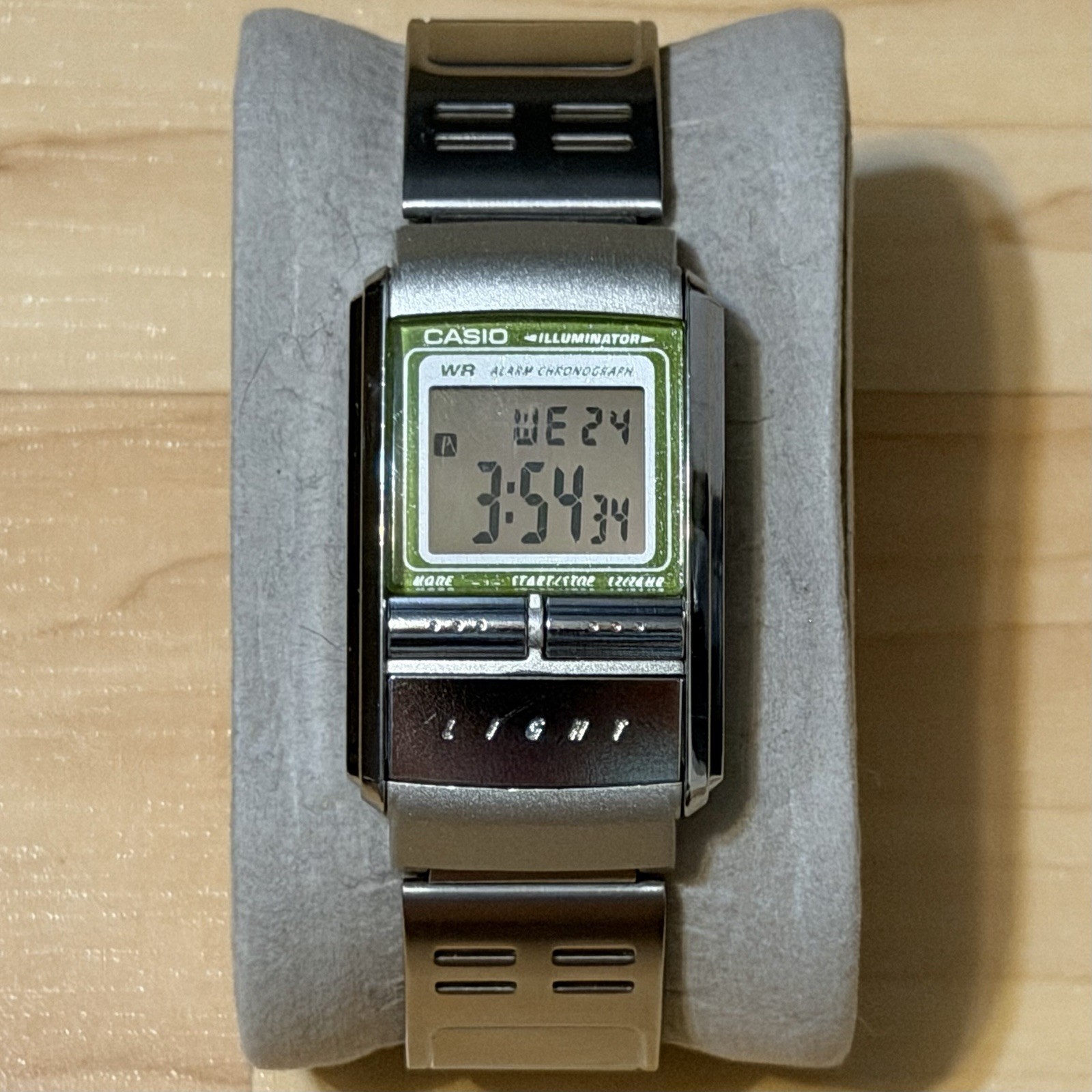 Casio LA-200 Vintage Silver Display Illuminator Futurist Digital Watch LA200 200