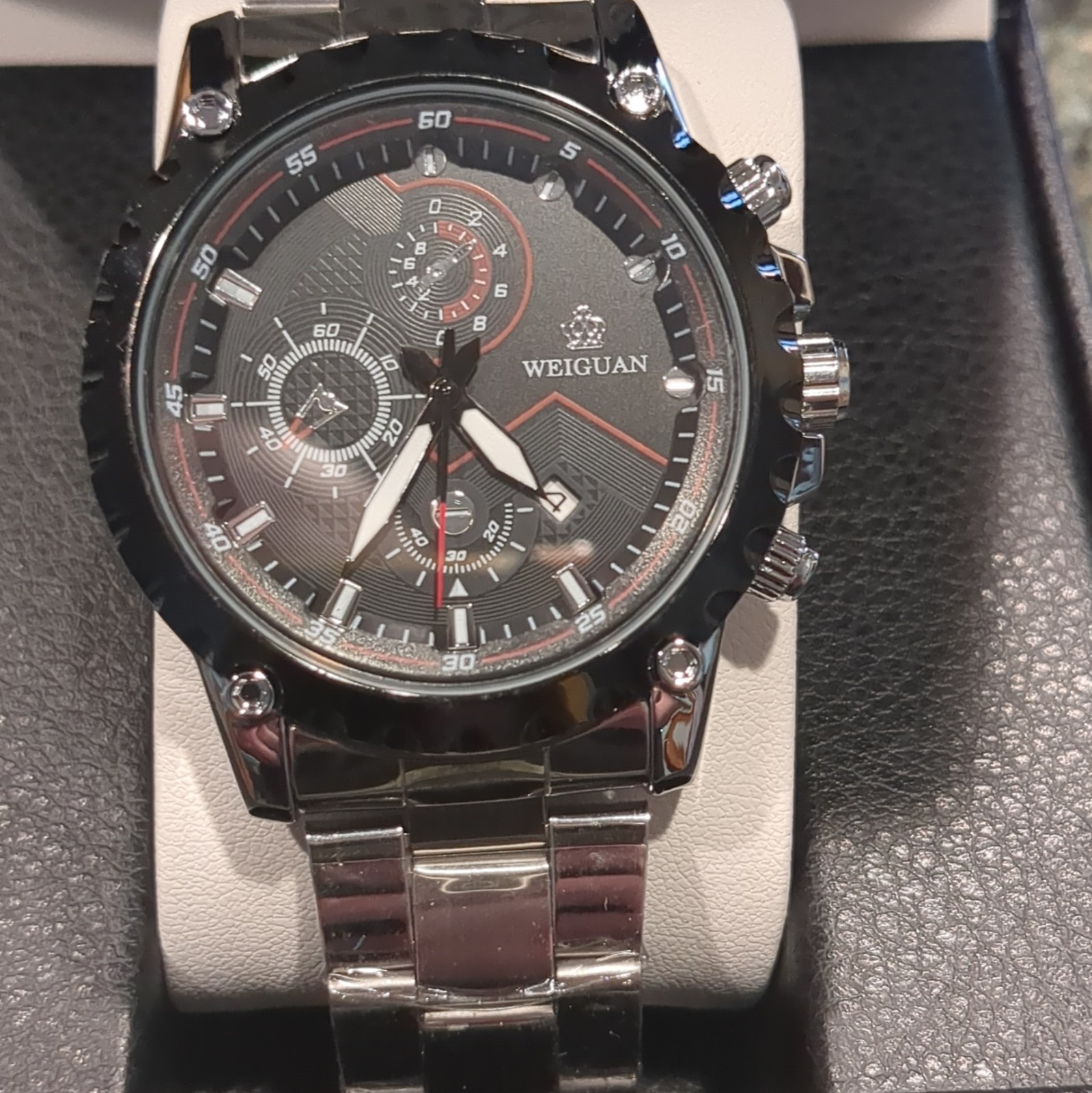 WEIGUAN Men’s Quartz Date Black/Red Dial Silver SS Bracelet 44-47.9mm w/ Box