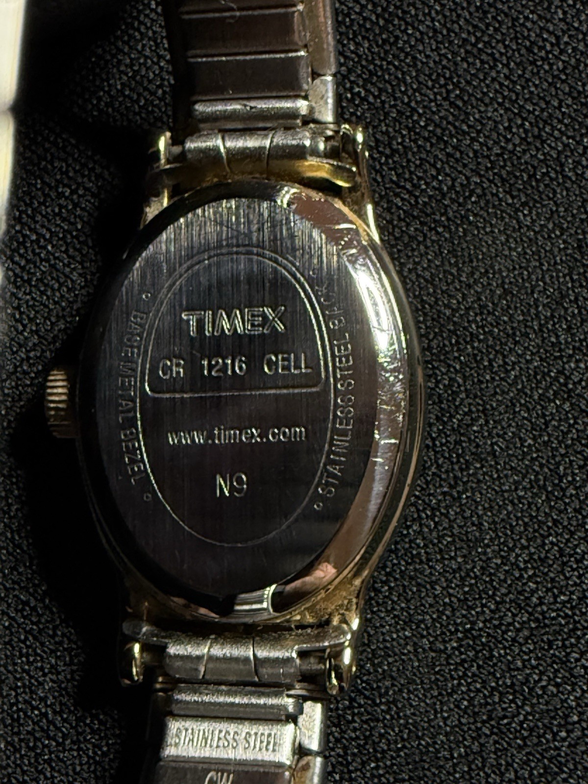 Vintage 2005 Timex Ladies Quartz Watch Two Tone Gold Silver Oval working