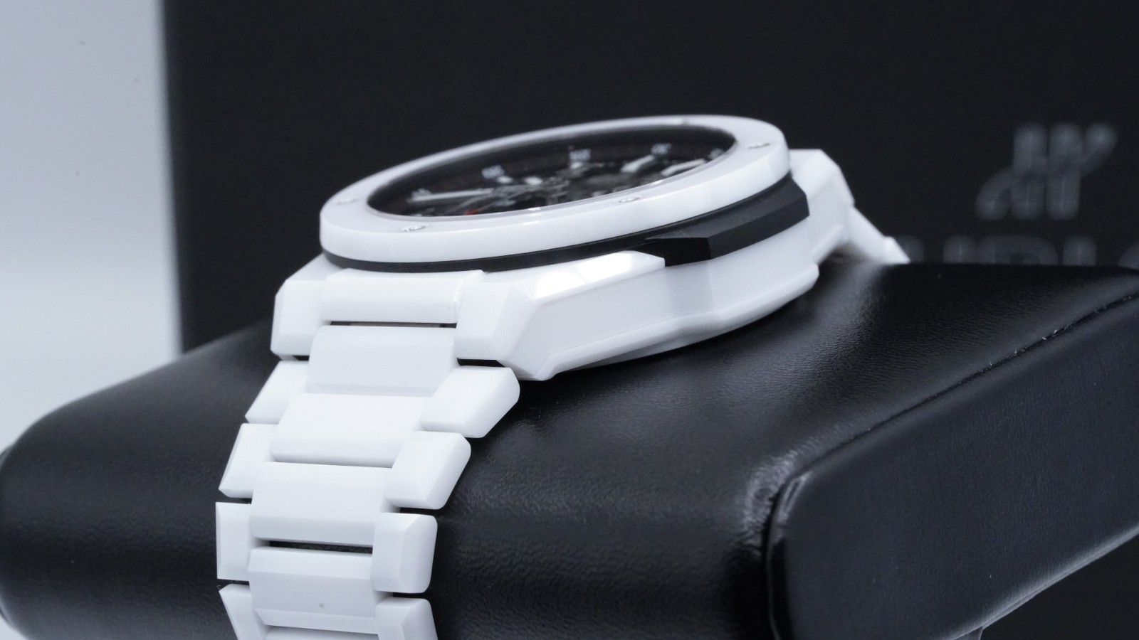 Hublot Big Bang Integrated White Ceramic 42mm *5 YEARS WARRANTY!* 451.HX.1123.HX