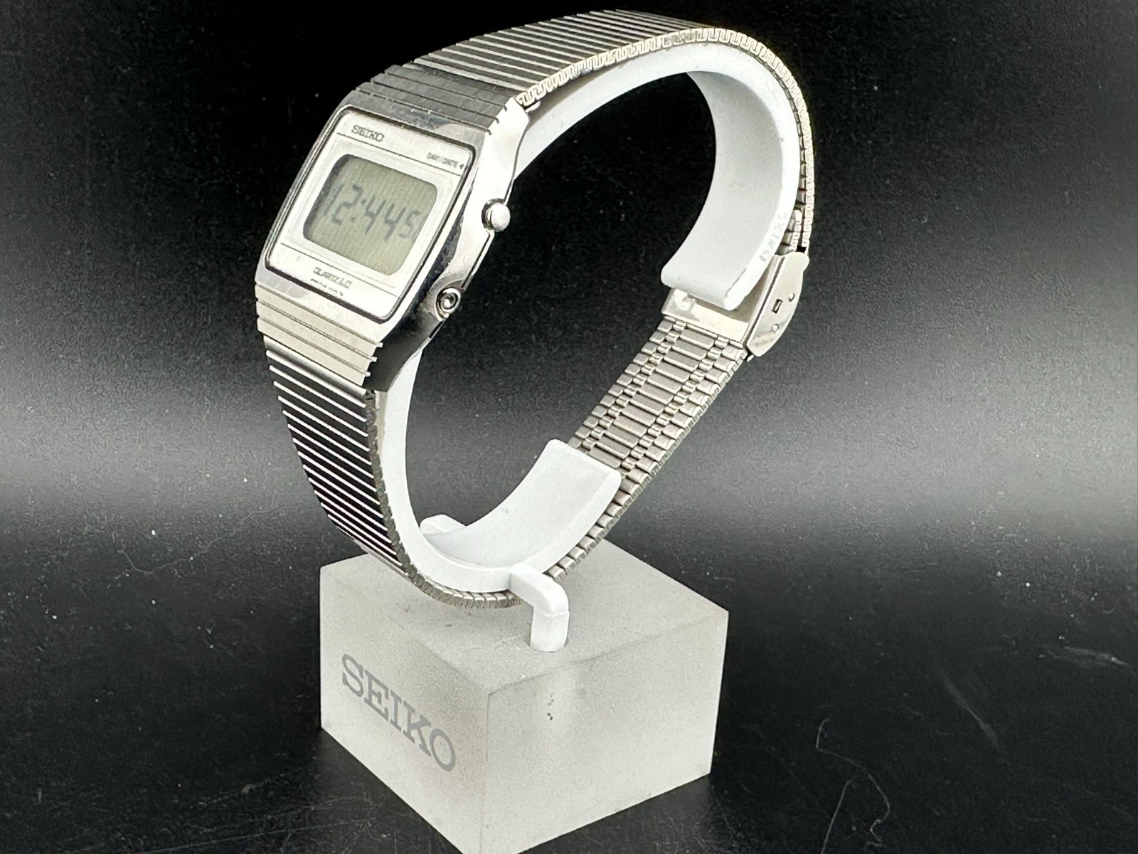 Seiko Quartz LC Men’s Digital Watch Day Date 31mm Quartz Watch F033-5030