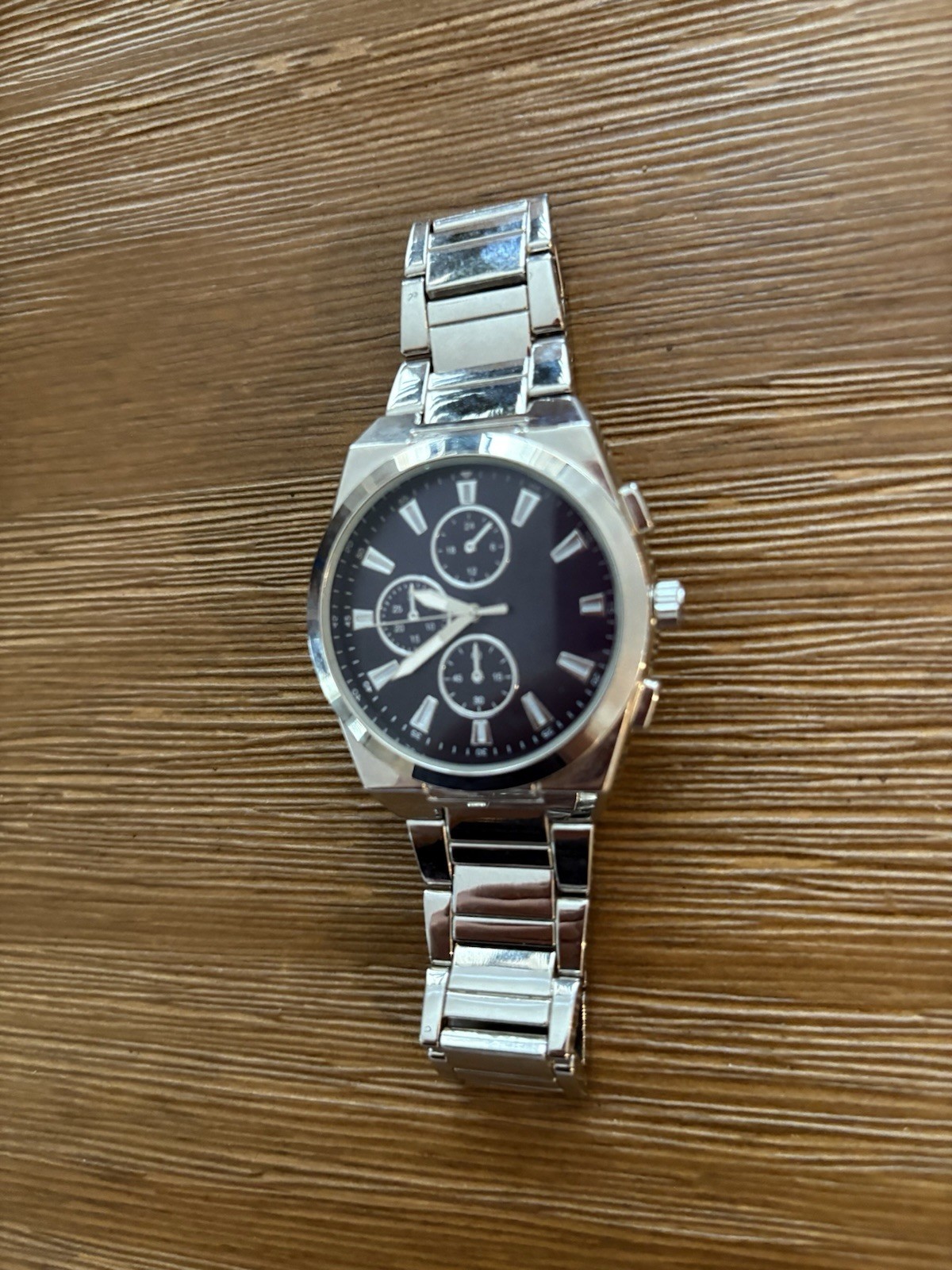 Men’s Analog Chronograph Wristwatch Silver Metal Bracelet Black Dial Round