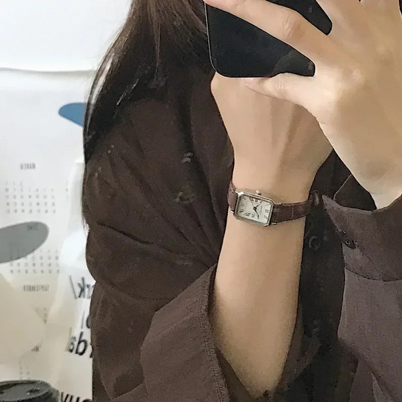 Classic Casual Quartz Retro Watches Dial Leather Strap Band Ladies Watch