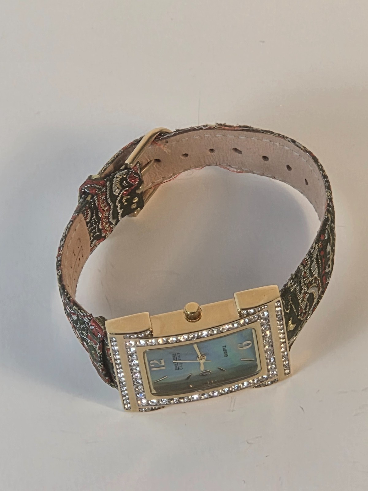 Vintage Joan Rivers Classics Gold Tone Wristwatch Paisley Leather Band V377