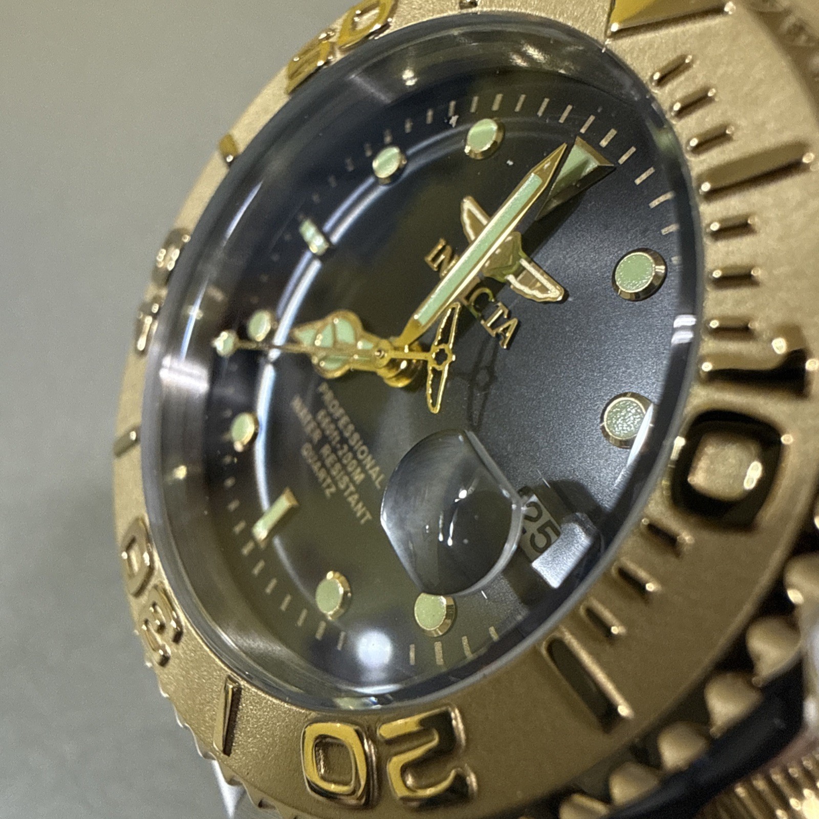 NEW – Invicta Pro Diver (29941) Two-Tone Stainless Steel 37.5mm Black Dial Date