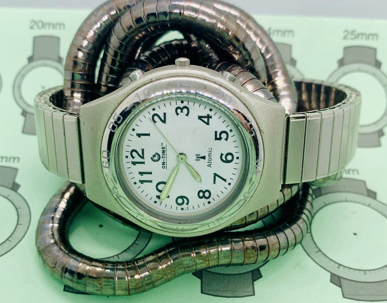 On-Time Atomic Radio-Controlled Silver/White Dial Men’s Stretch Band Watch READ!