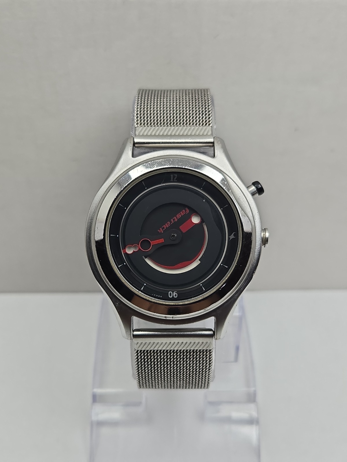 Fastrack Titan Quartz Watch Retro Futuristic Silver Mesh 50M Sport New Battery
