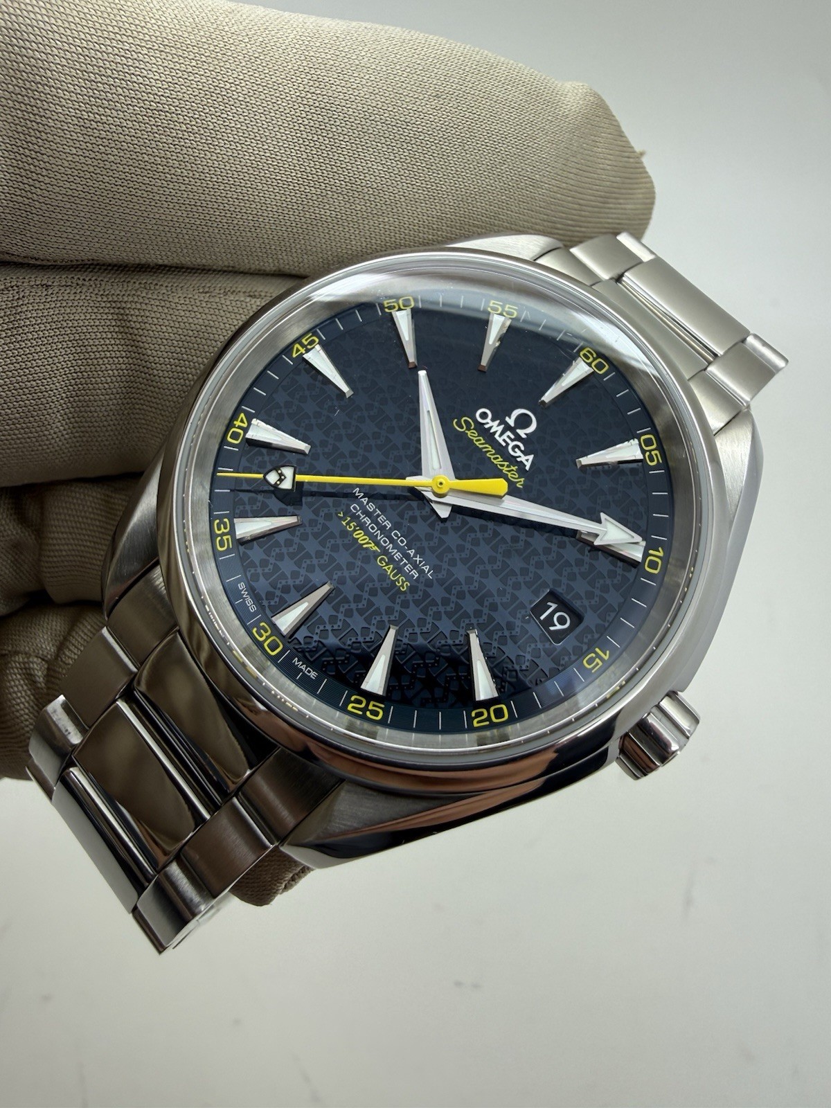Omega Seamaster Aqua Terra James Bond 15007 Yellow Blue Dial 231.10.42.21.03.004