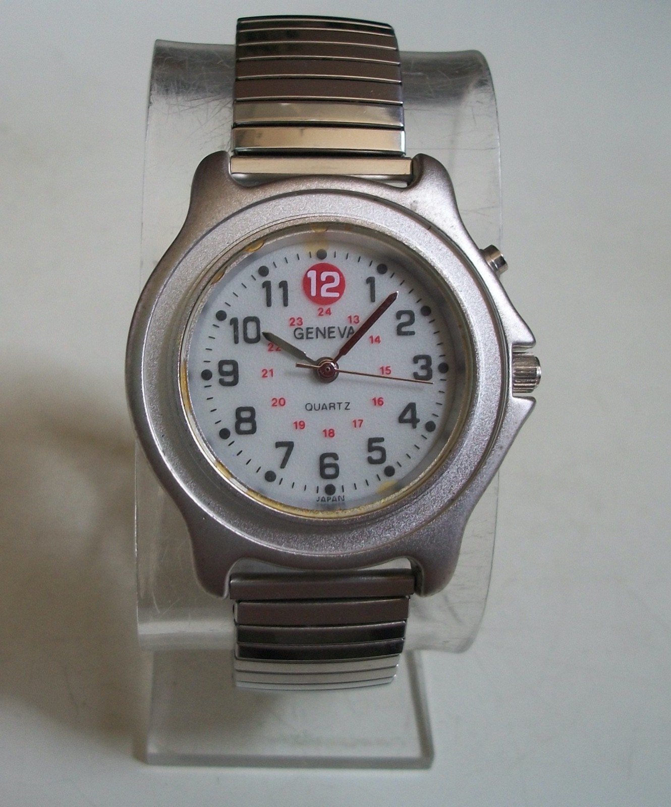 Men Or Women Number Dial Casual Silver Finish Stretch Band Fashion Watch