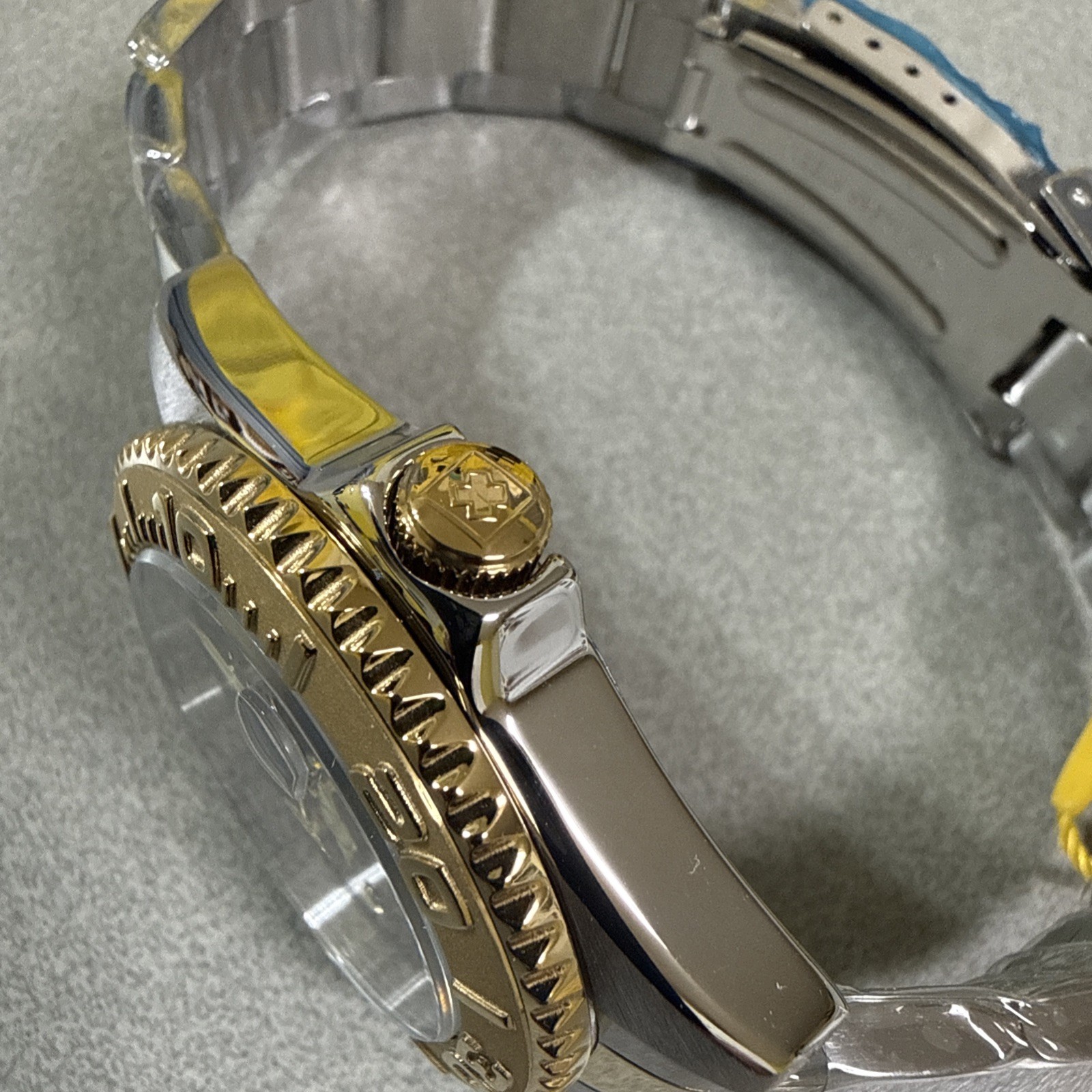 NEW – Invicta Pro Diver (29941) Two-Tone Stainless Steel 37.5mm Black Dial Date