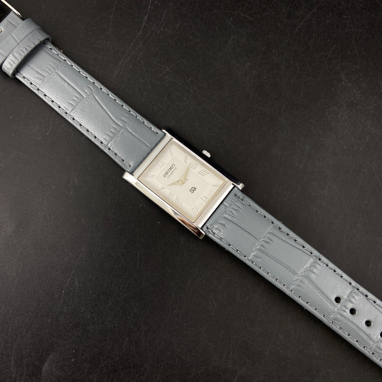 Vintage Seiko Slim Quartz White Face Rectangle Japanese 26MM Case Mens Watch S10
