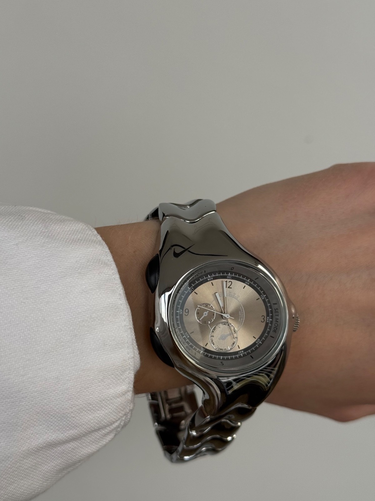 Nike Triax Watch stainless steel vintage style avantgarde hype swoosh y2k chrome
