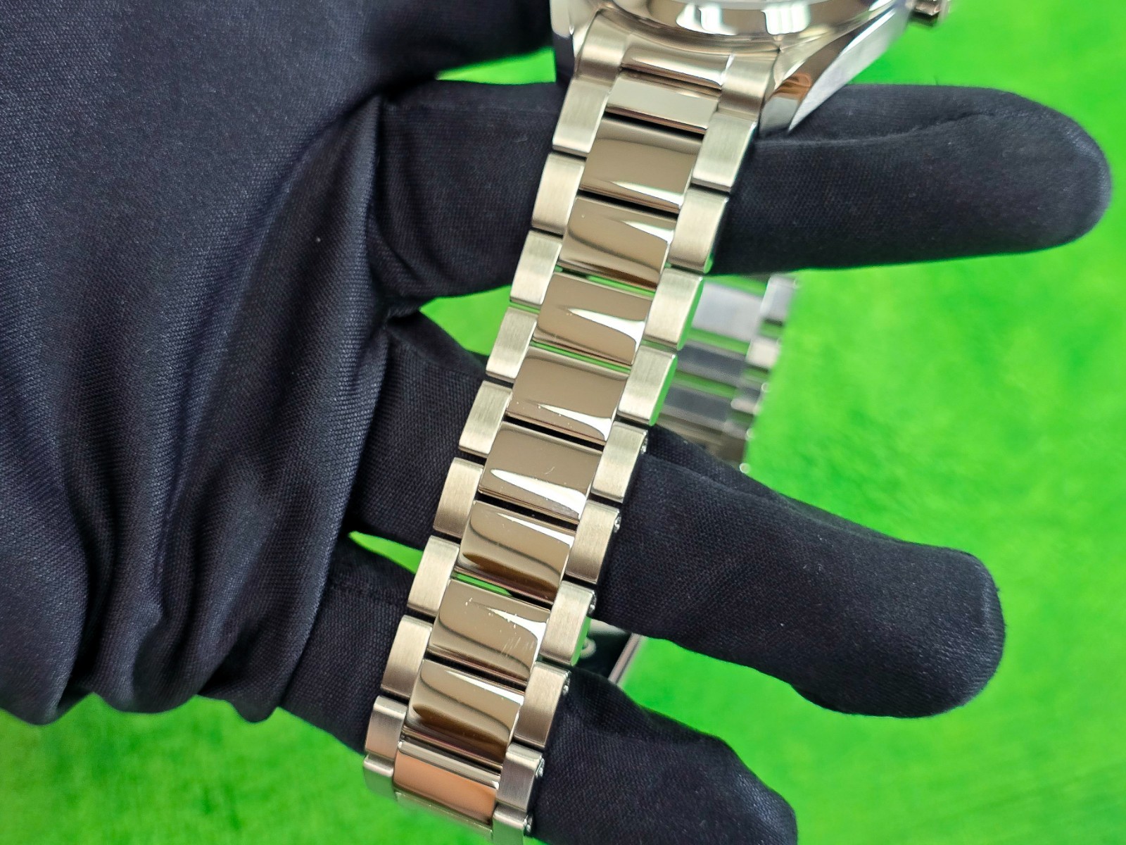 Omega Seamaster Aqua Terra 41mm White dial on Bracelet – Complete set Undated