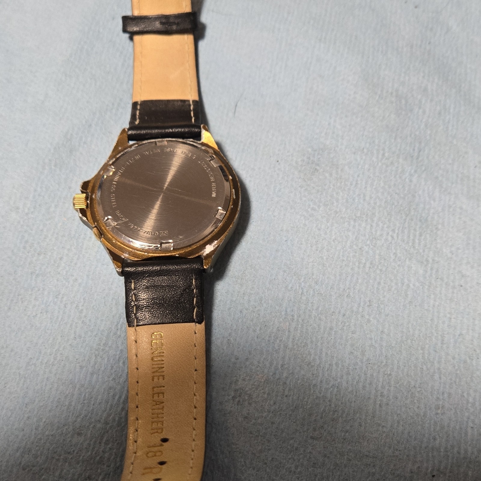 Lorus Quartz Alarm 50m Water Resist Black Dial Gold-Tone Case Black Leather