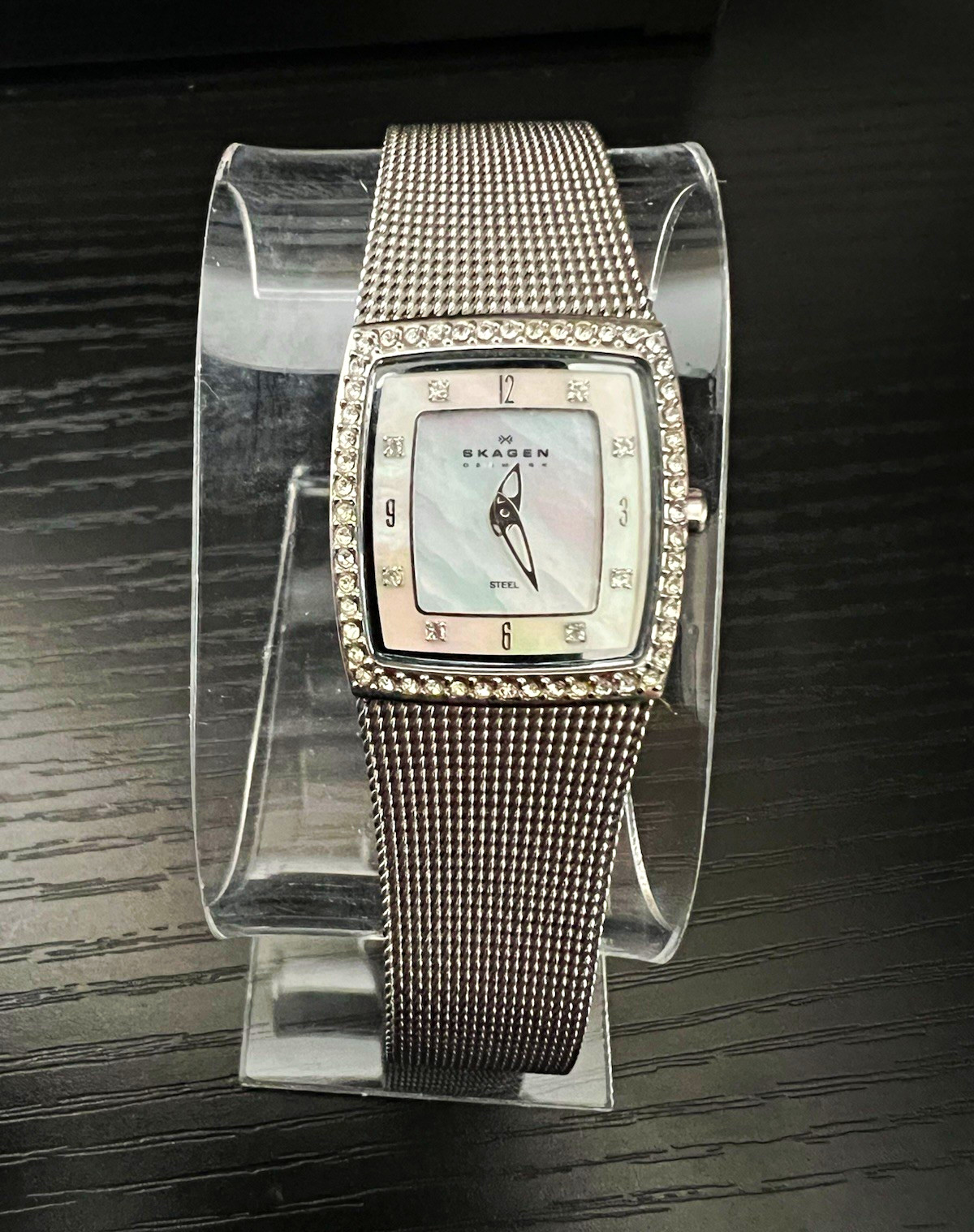 Skagen Denmark Women’s Quartz Wristwatch Analog White Dial Silver Mesh Band