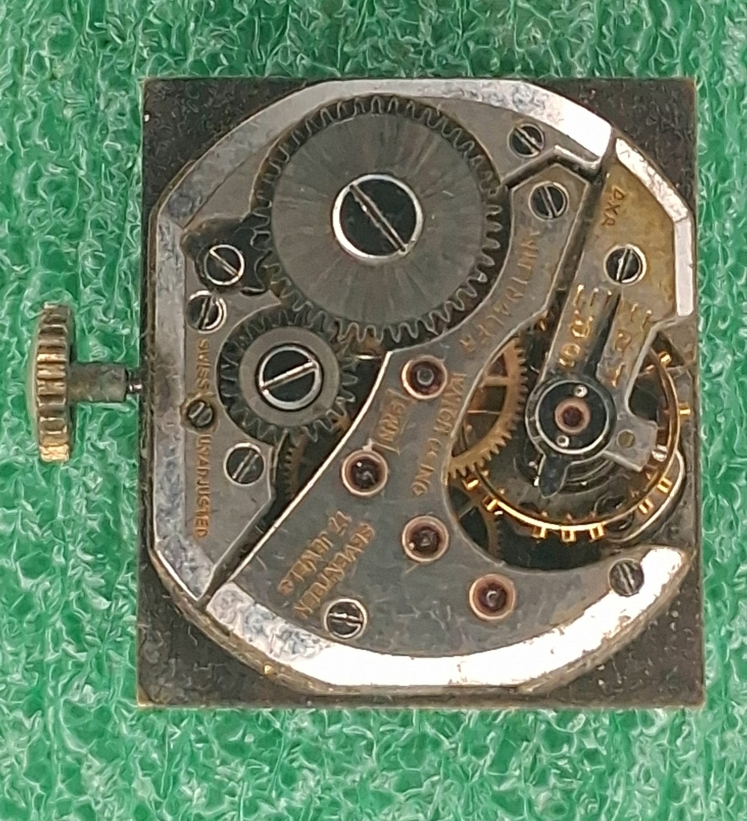Lot M58 Mens Wittnauer 9WN Revue 17J Movement Manual Wind Vintage Watch Parts