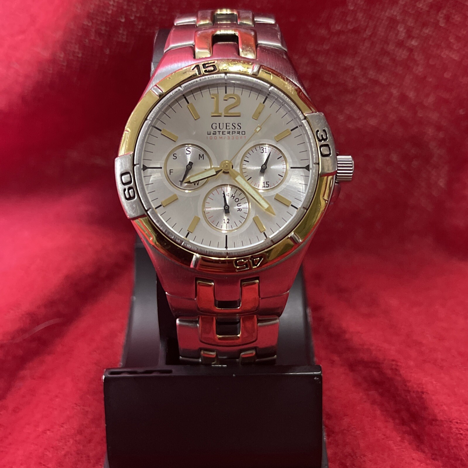 Guess 39mm Men’s Sport Dive Watch 100m/330feet Wristwatch,