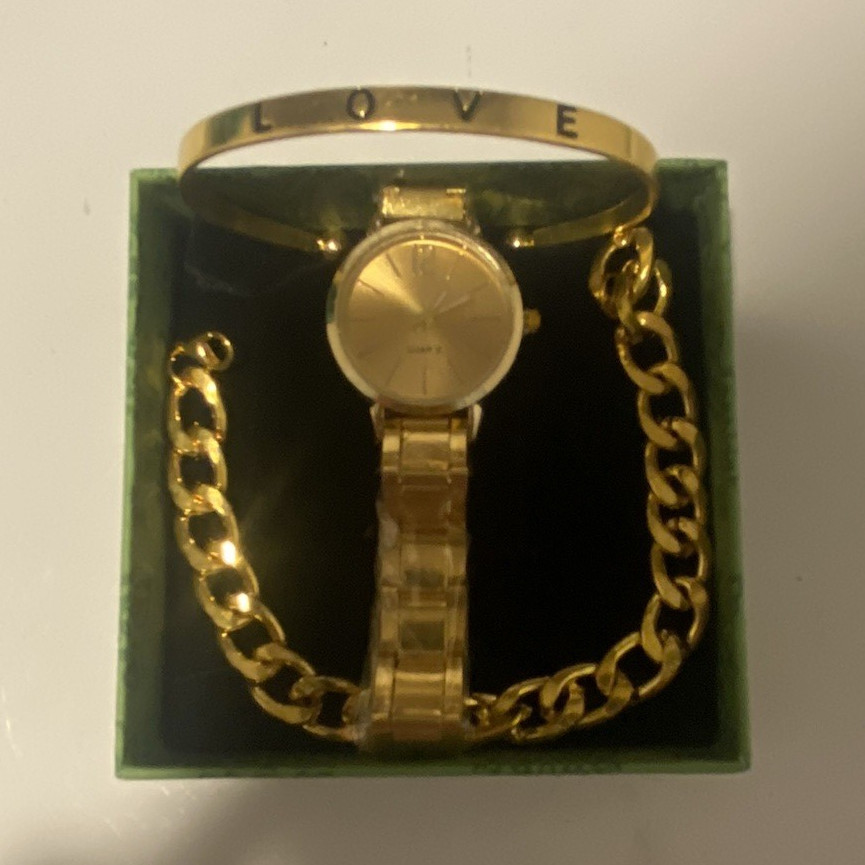 LOVE Women’s Dress Analog Quartz Wristwatch 12-Hour Gold Tone Metal Bracelet