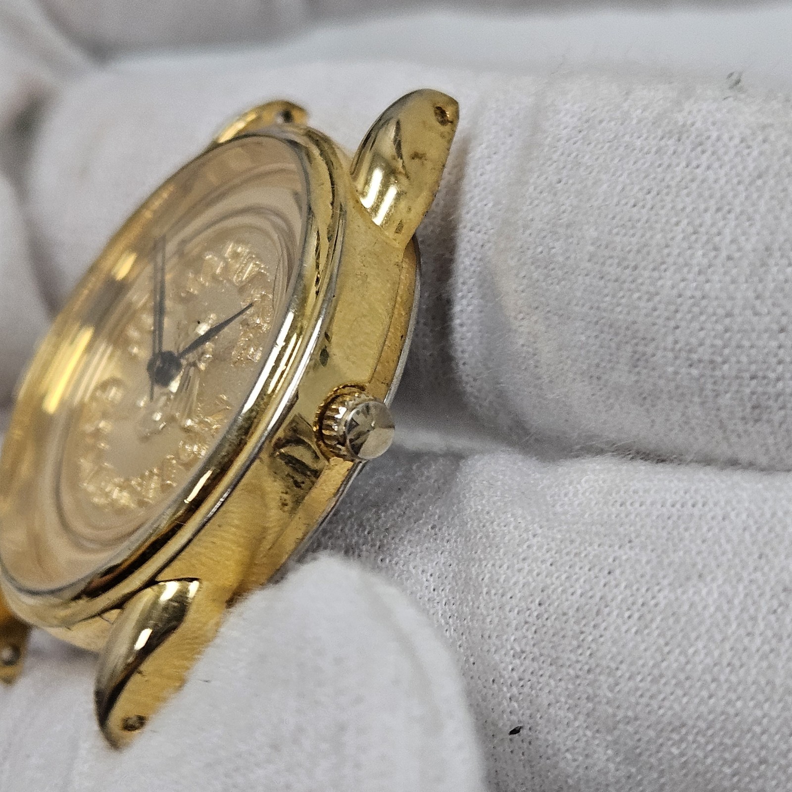 Womens Joan Rivers Classics Bee DIal Watch Gold Tone New Battery Quartz Elegant