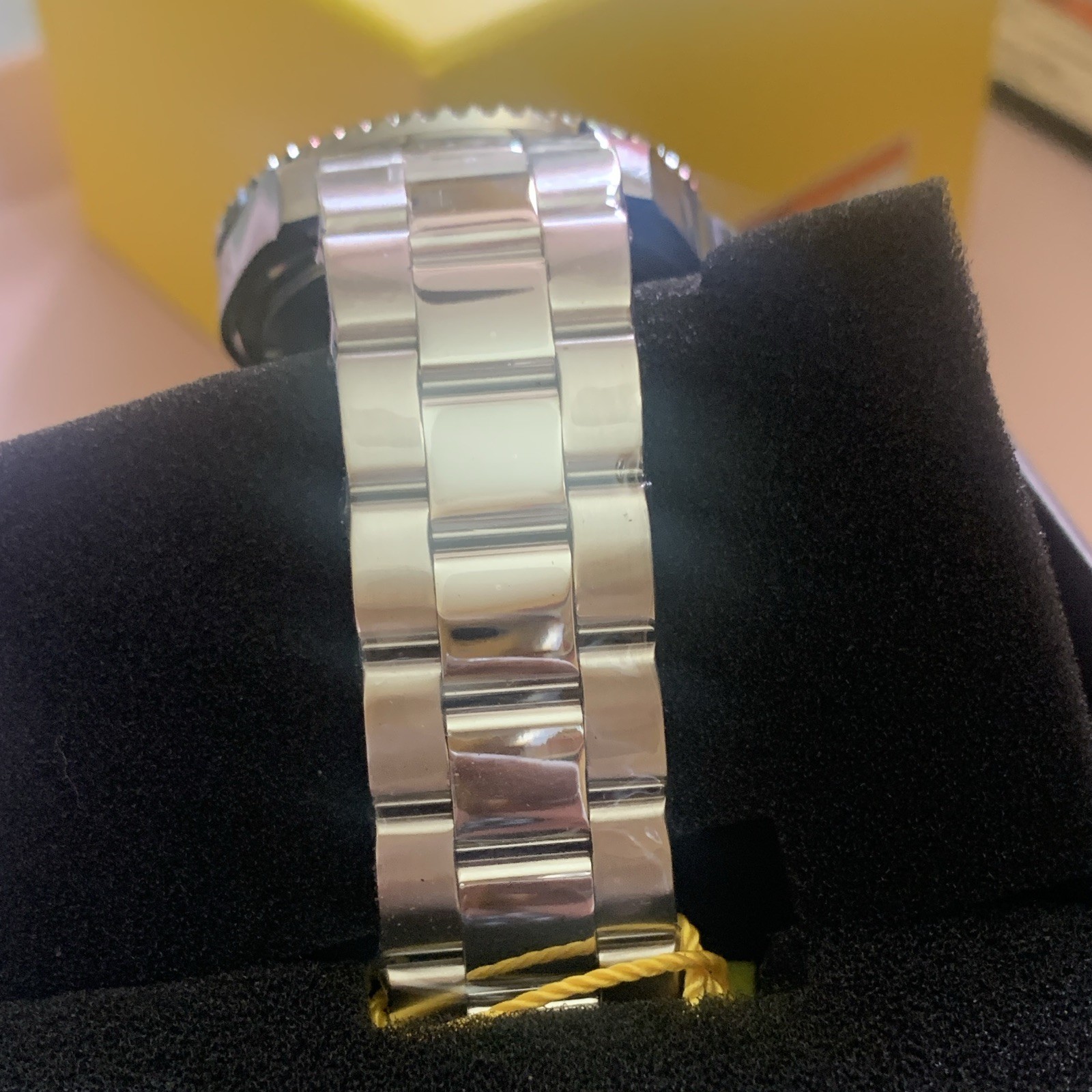 Invicta Pro Diver Men’s Stainless Quartz Silver Dial Hot Pink Bezel Date Box