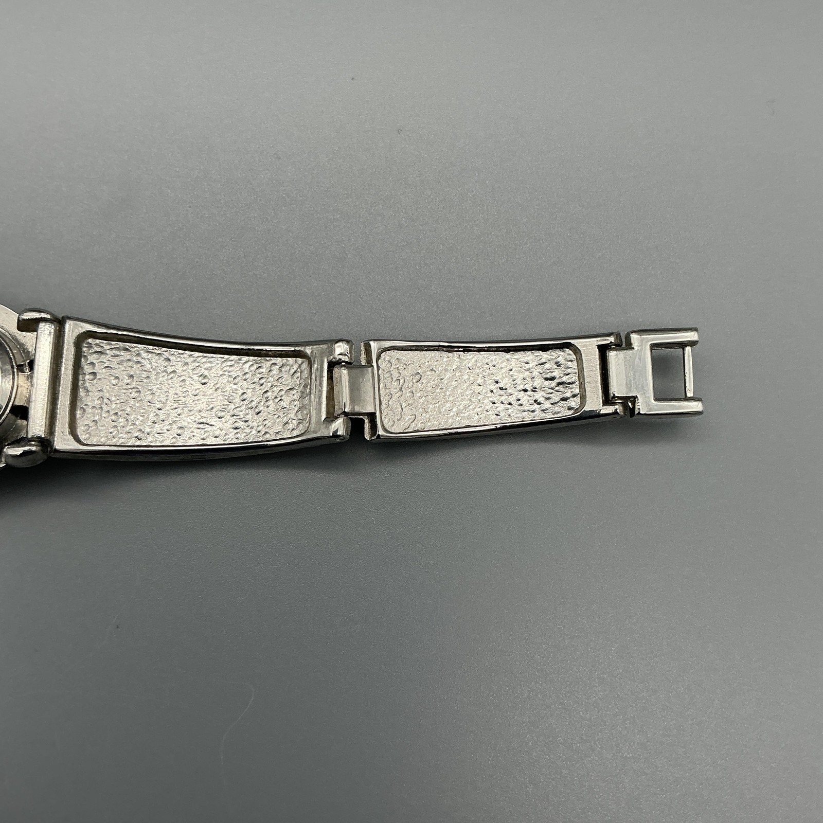 Geneva Elite Womens Watch 25mm MOP Southwest Silver Tone New Battery 7″