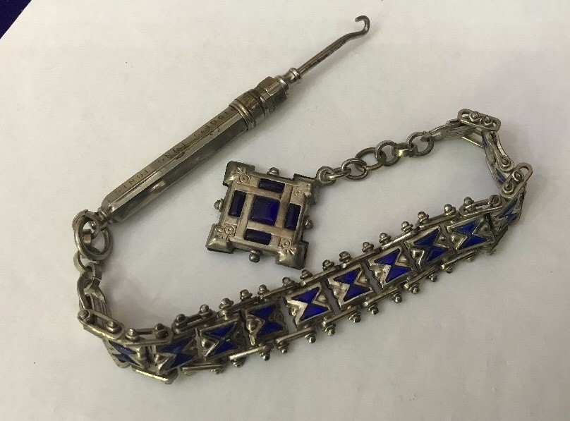 VINTAGE WHITE METAL BLUE PASTE ORNATE POCKET WATCH CHAIN & BUTTON HOOK FOB