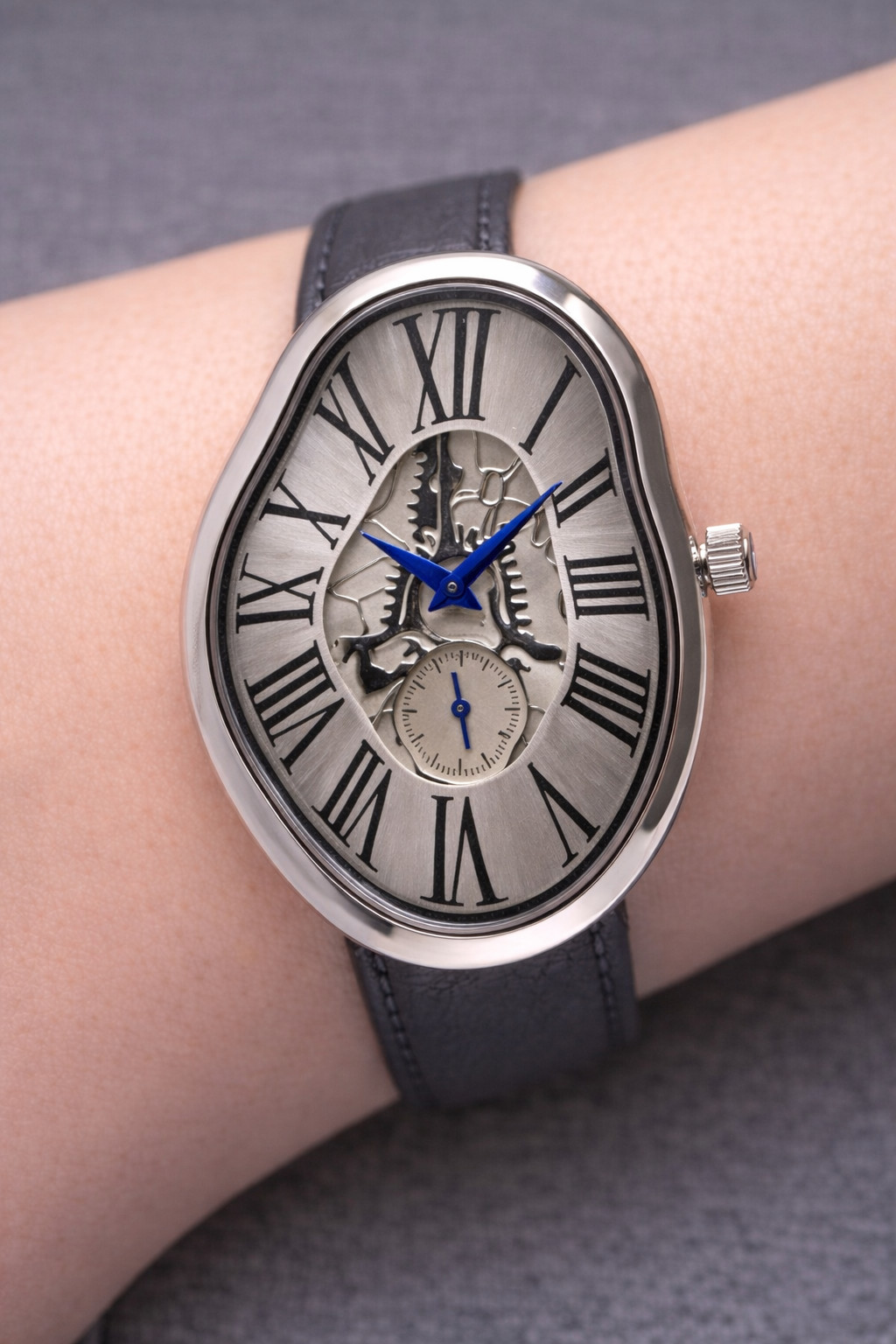 Women’s Luxury Wavy Watch Irregular Artistic Leather Distorted Curvy Wristwatch