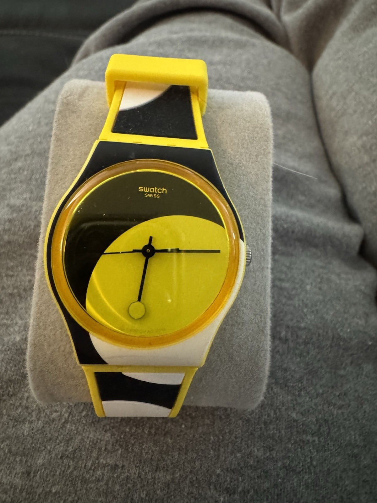 Swatch D-Form (model GJ139) unisex watch