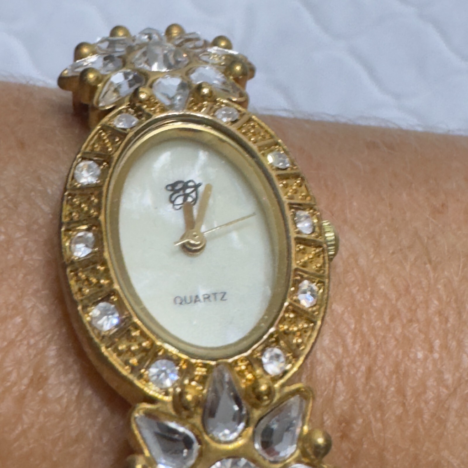 ELIZABETH TAYLOR WHITE DIAMONDS Floral Rhinestone Gold Anniversary Watch in Box