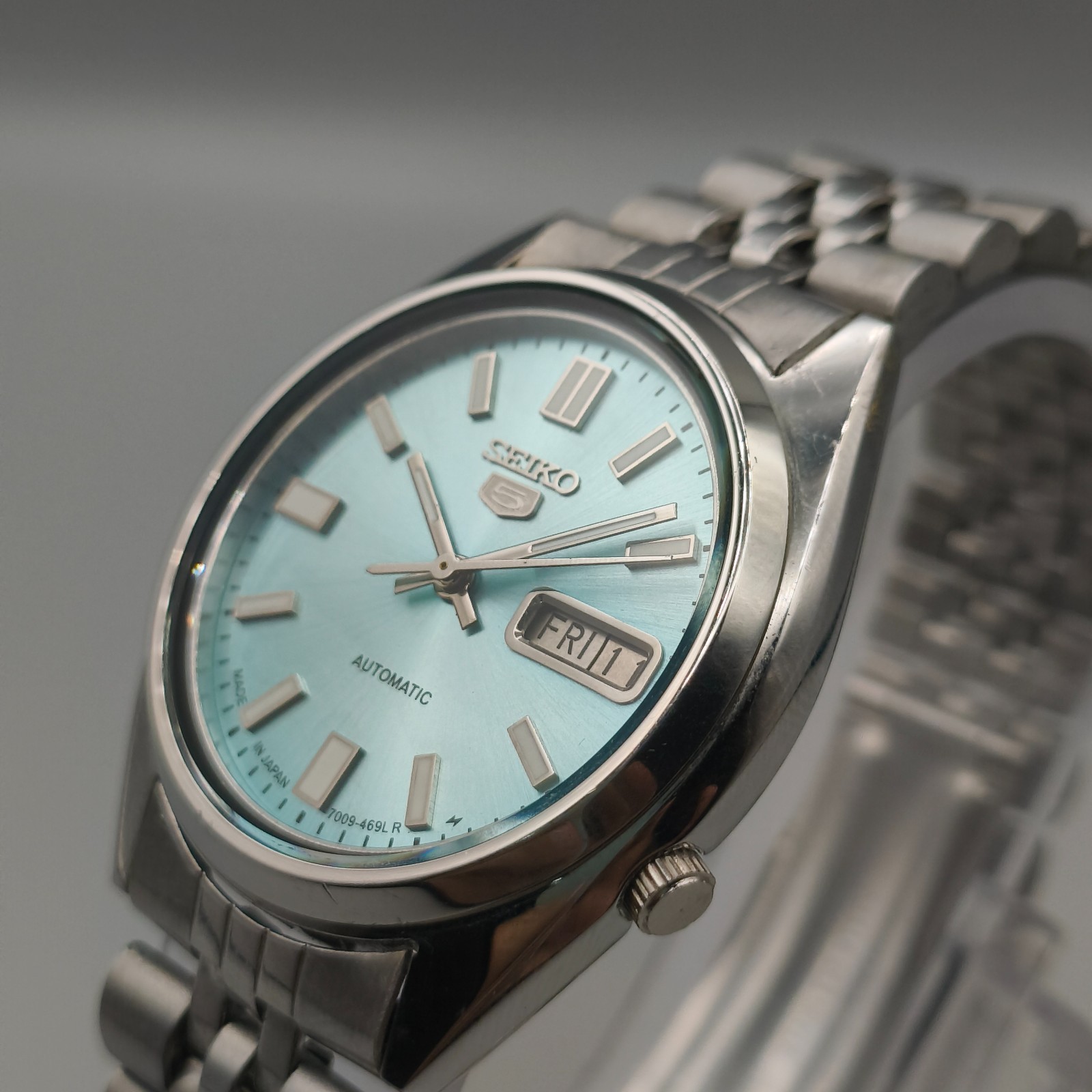 Vintage Seiko 5 Automatic 7009 Men’s Watch Ice Blue Dial 36 mm Day Date Japan