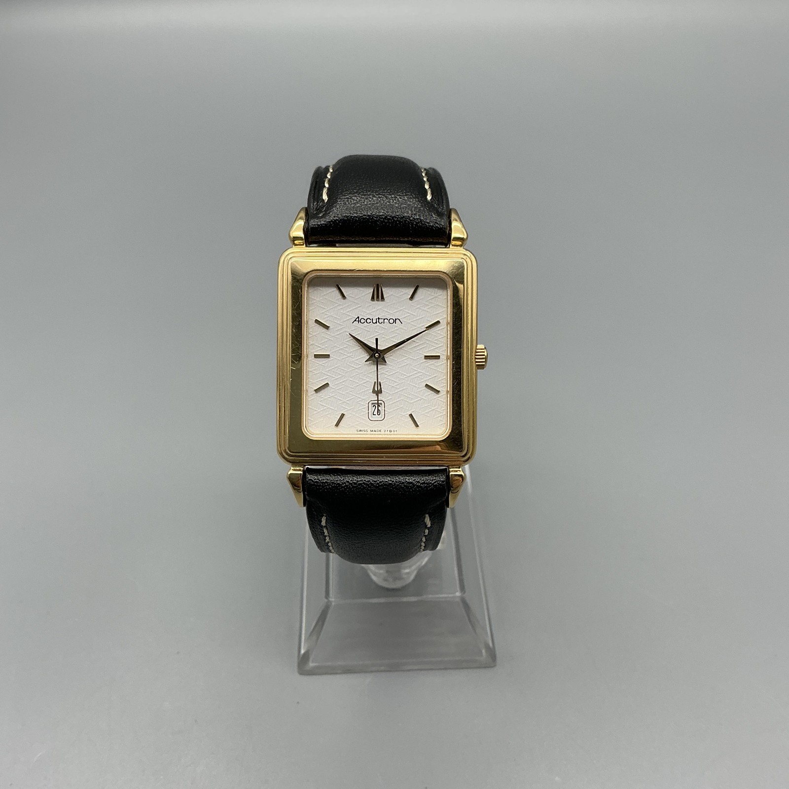 Vintage Accutron Mens Watch 28mm Gold Tone Black Leather Date 585384 New Battery