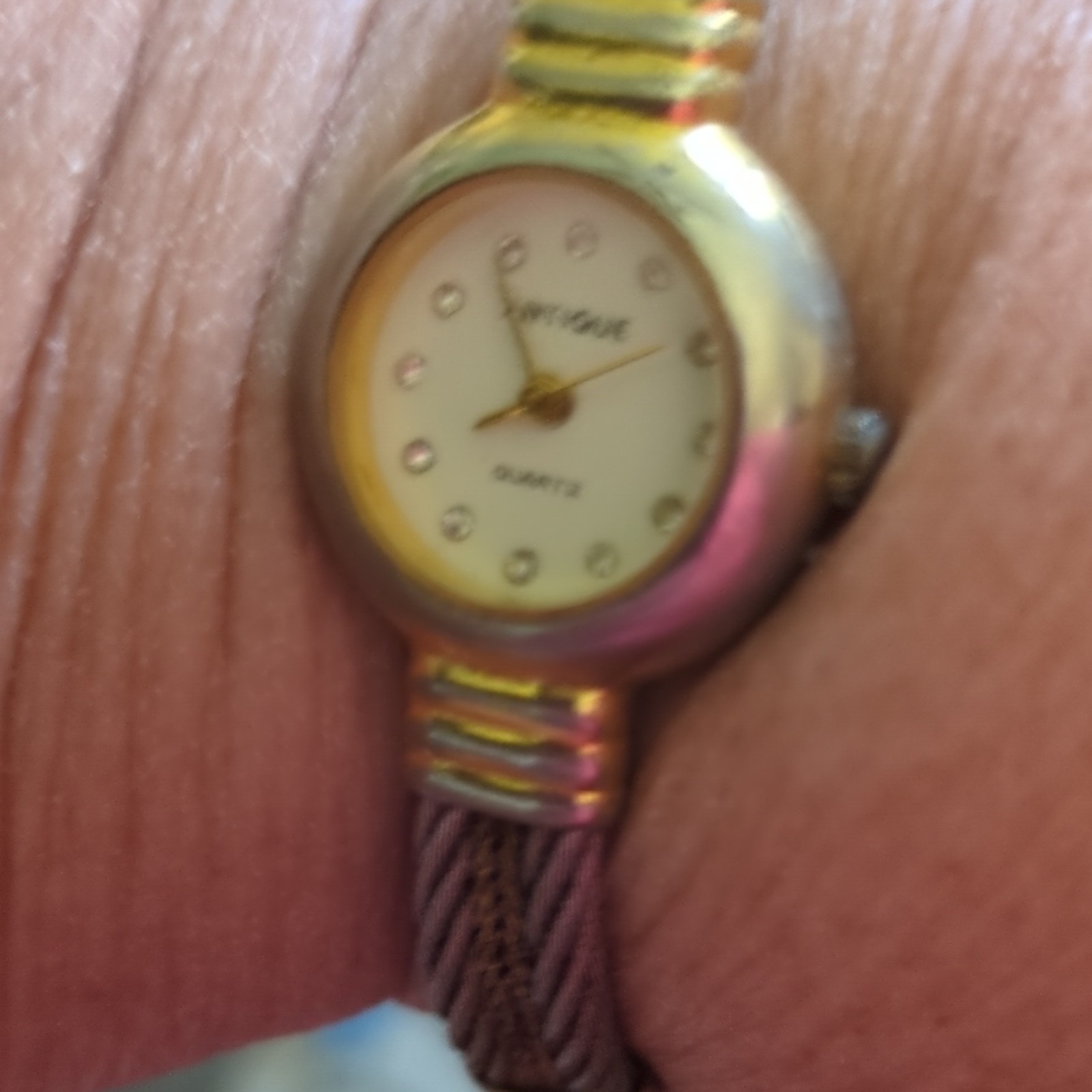 INTIQUE Quartz Women’s Wristwatch, Gold/Silver Bangle Band, Analog, Dress/Formal